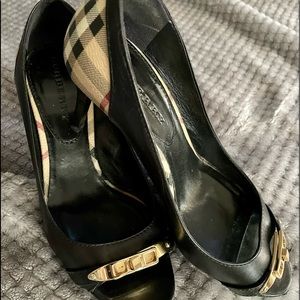Burberry peep-toe heels size 8 🔥❤️🔥❤️